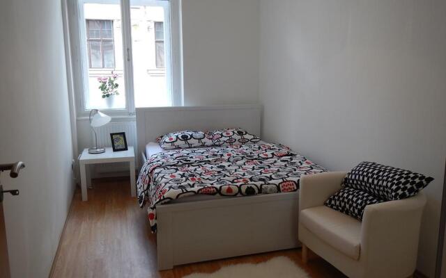 Downtown Apartment Behounska