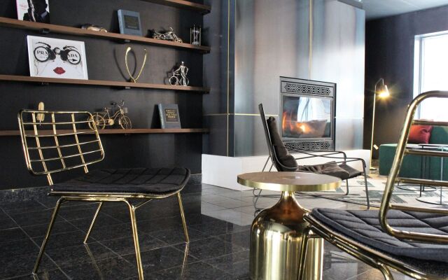 Empire Suites