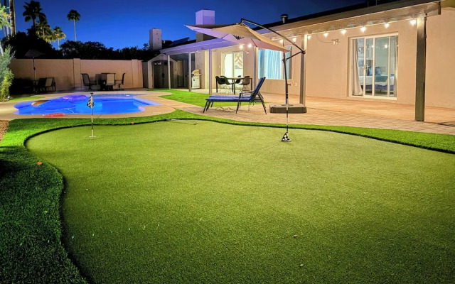 Pool & Putting Green: Central Scottsdale Home!