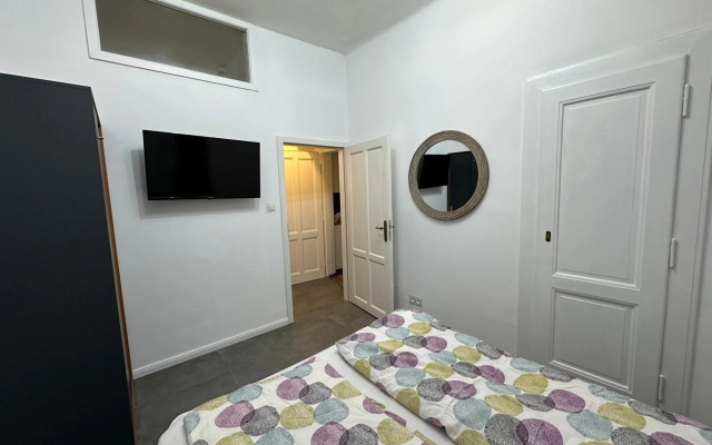 Karlin Balcony Apartment