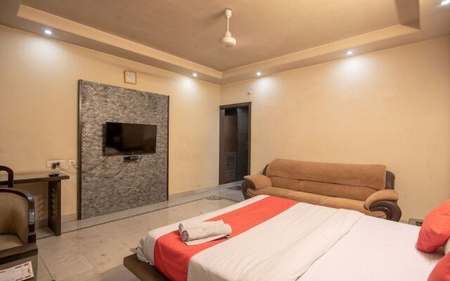OYO 2428 Hotel Ashish