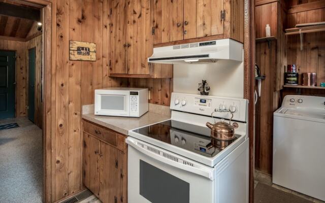 3 Bears Cabin - Two Bedroom Cabin