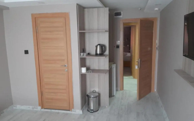 Moon Suit Otel