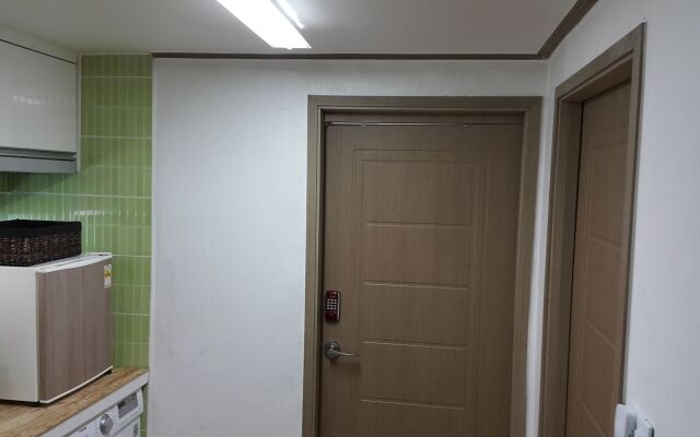 Dalkom Myeongdong Guesthouse