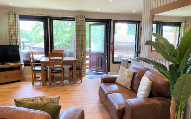 Birch 18 With Hot Tub, Newton Stewart