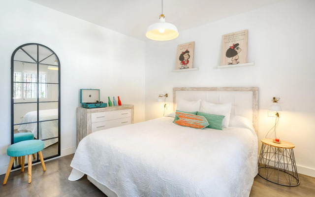 Beachside cosy apartment with pool