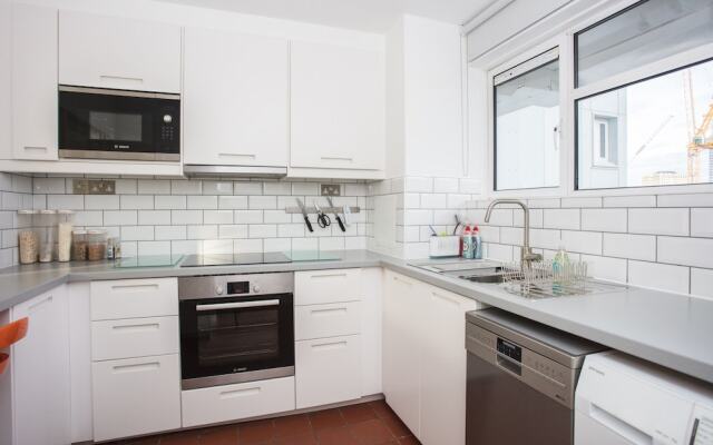 1 Bedroom Apartment With Balcony in Angel