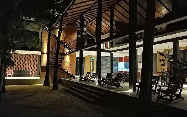 Breezy Lake Eco Friendly Cabanas Yala