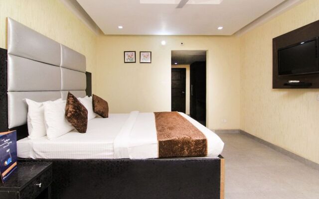 OYO 11532 Hotel SR Grand