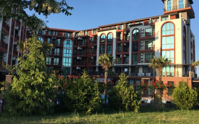 Chateau Del Marina Complex Apartments