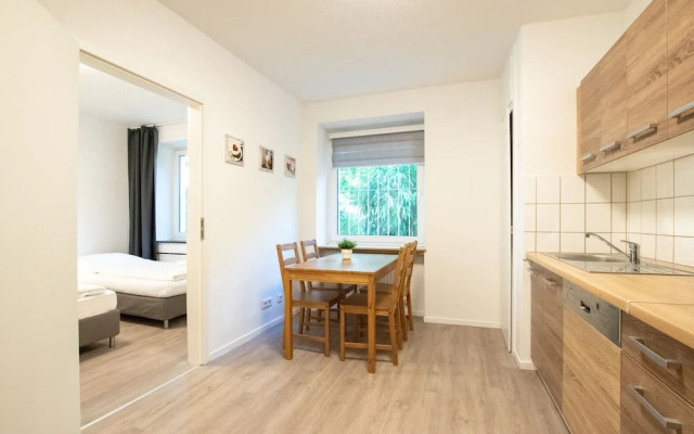 Comfortable Large Center Apartment