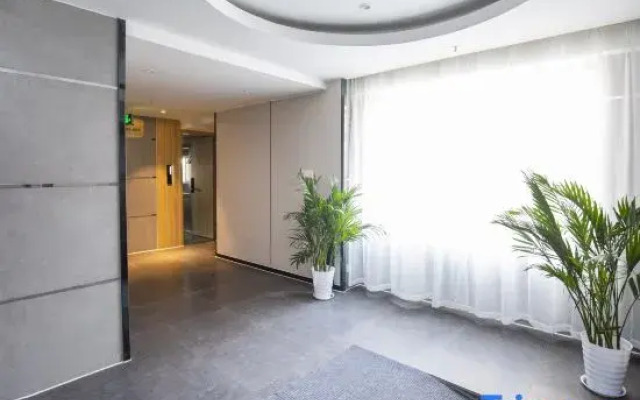 Qingmu Hotel (Nanjing Zhujiang Road Floating Bridge Subway Station)