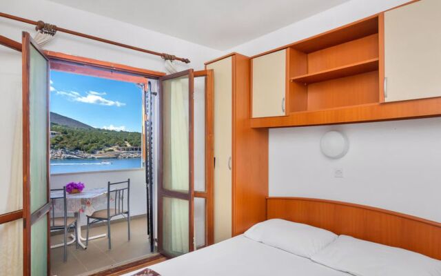 Apartment Cico Hvar/Pokrivenik 31926