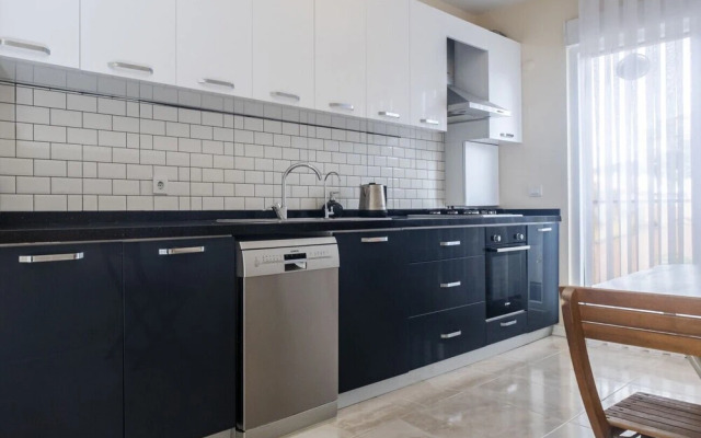 Modern and Central Flat With Balcony in Maltepe