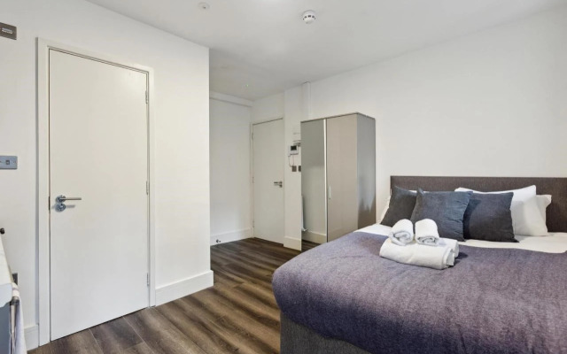 STH Sutherland Avenue Apartment