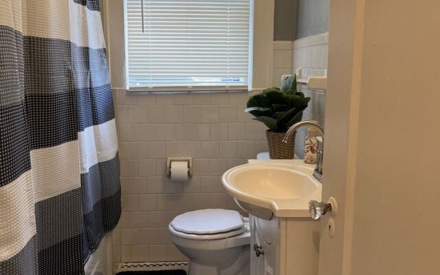 Cozy Downtown 2 Bedroom home