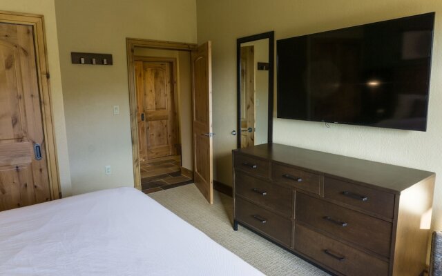 Rustice Conod with Modern Kitchen  Facilities by RedAwning