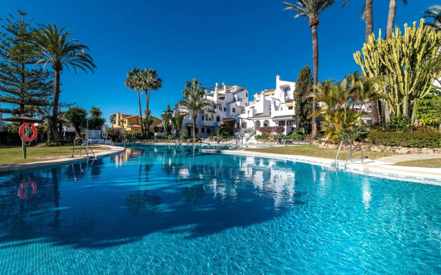 Newly renovated 3 bedroom apt next to Puerto Banús