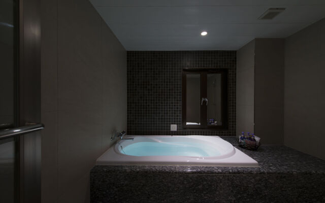 Hotel MYTH