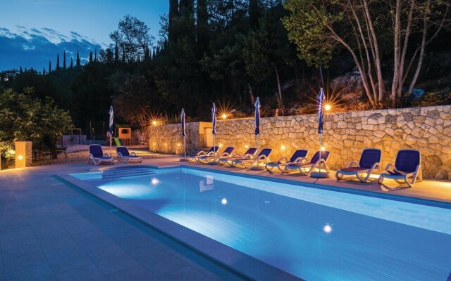 Stunning Home in Lovorno With Wifi and 5 Bedrooms