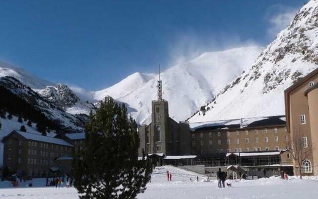 Hotel & Apartaments Vall de Núria