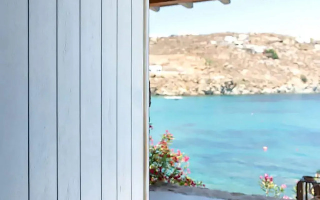 Etesians Suites & Villas