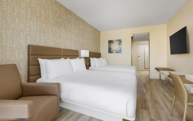 AC Hotel by Marriott Naples 5th Avenue
