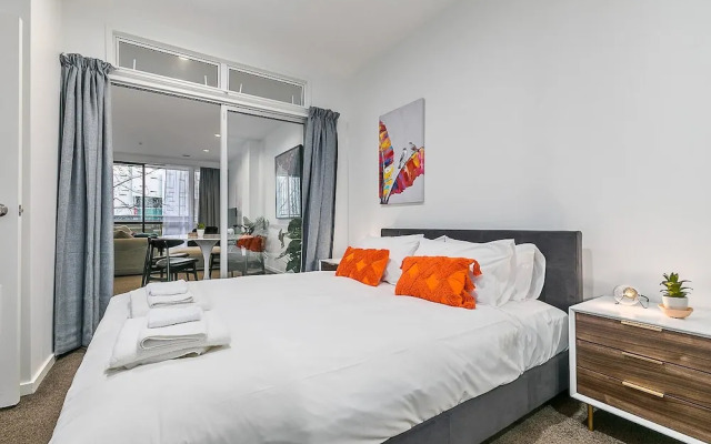 Zodiak Central 2 BR Apt Free Parking Gym