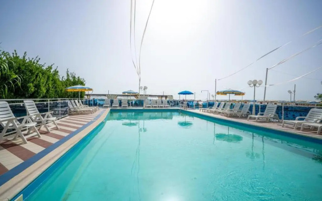 Club Hotel Bikini & Tropicana
