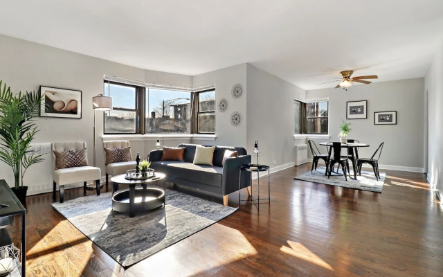 Comfy 2BR Rogers Park Apt in Sheridan