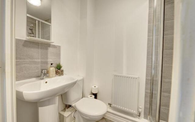 MBIZ Apartment - En-suite with Allocated Parking
