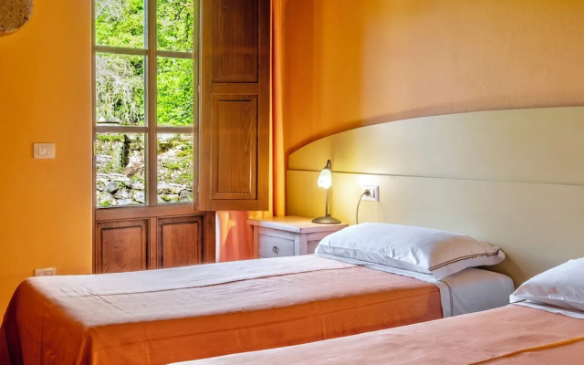 Residence with thermal pools in Sorano