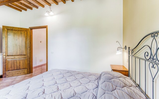 Noce Family Apt Shared Pool,volterra