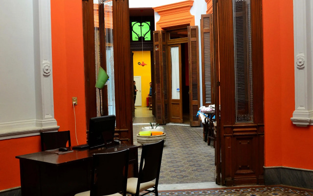 Retro Art Hostel
