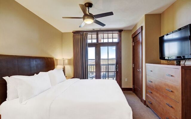 One Ski Hill Place S8414