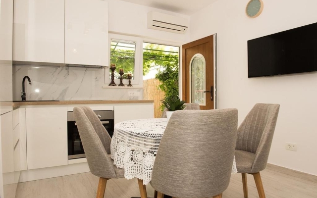 Apartment Nina - sea view family apartments A1Donji Celina Zavode, Riviera Omis