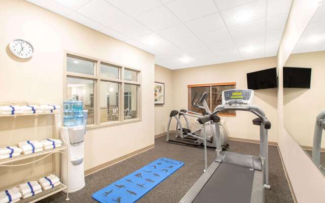 AmericInn by Wyndham Humboldt