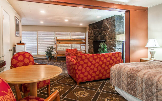 Rodeway Inn & Suites