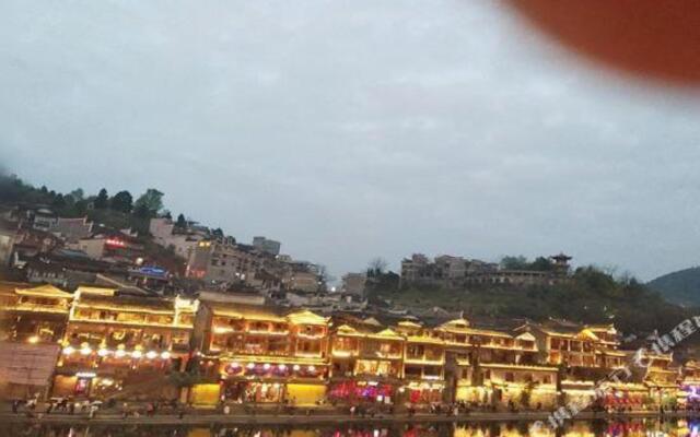 Xiangxi Phoenix Long River Inn