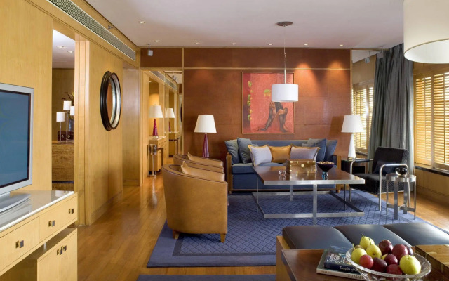 Taj Lands End