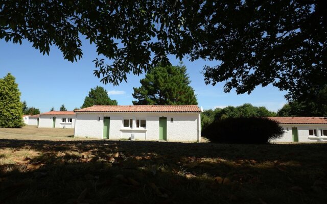 Semi-detached Bungalow With Microwave, in the Great Vendée