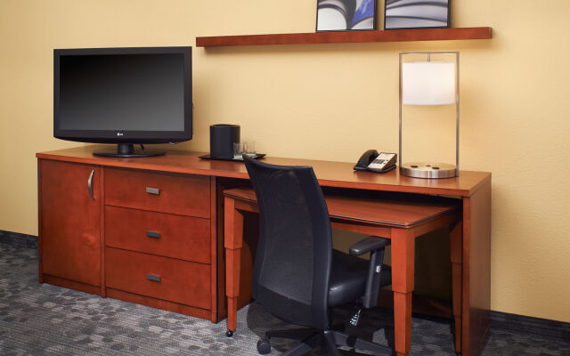 Courtyard by Marriott St Louis Westport Plaza