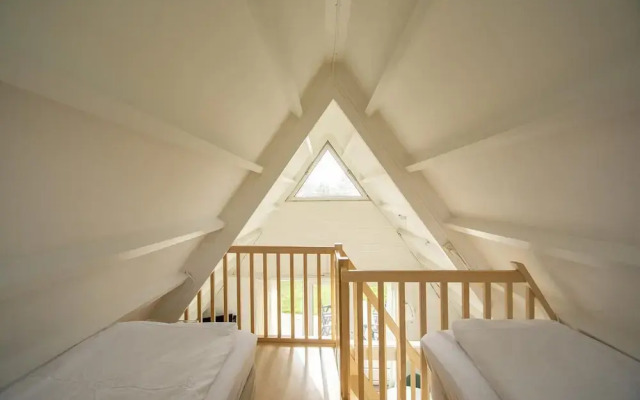 Radiant Seaside Holiday Home