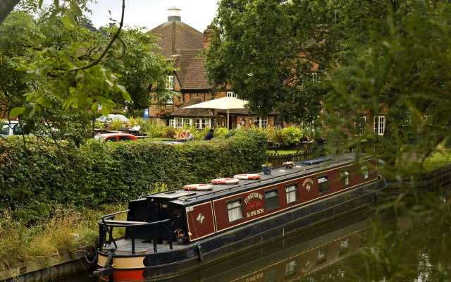 Premier Inn Woking West (A324)
