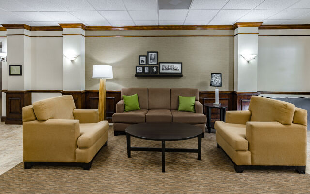 Quality Inn & Suites Airport