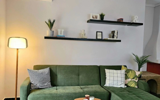 Newly Renovated Garden view apartment!!