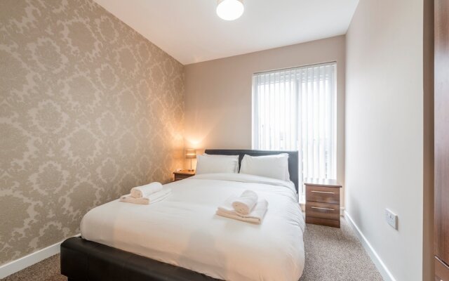 3 Bedroom Apartment Near City Centre With Parking