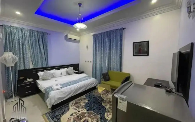 House 8 Apartment
