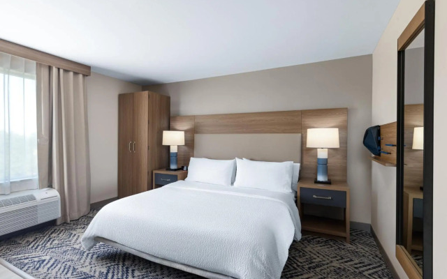 Candlewood Suites Mcpherson by IHG