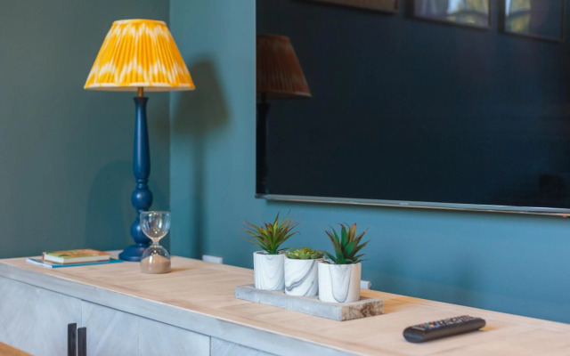 Lovely Apartment Beneath Edinburgh Castle